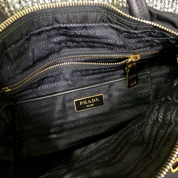 Prada handbag with a crossover strap - Picture 3 of 8